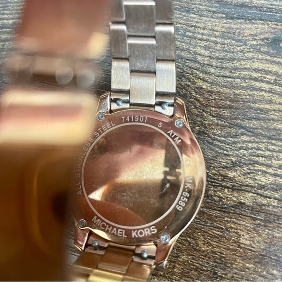 Michael Kors Runway MK6589 100mm Watch main image 4